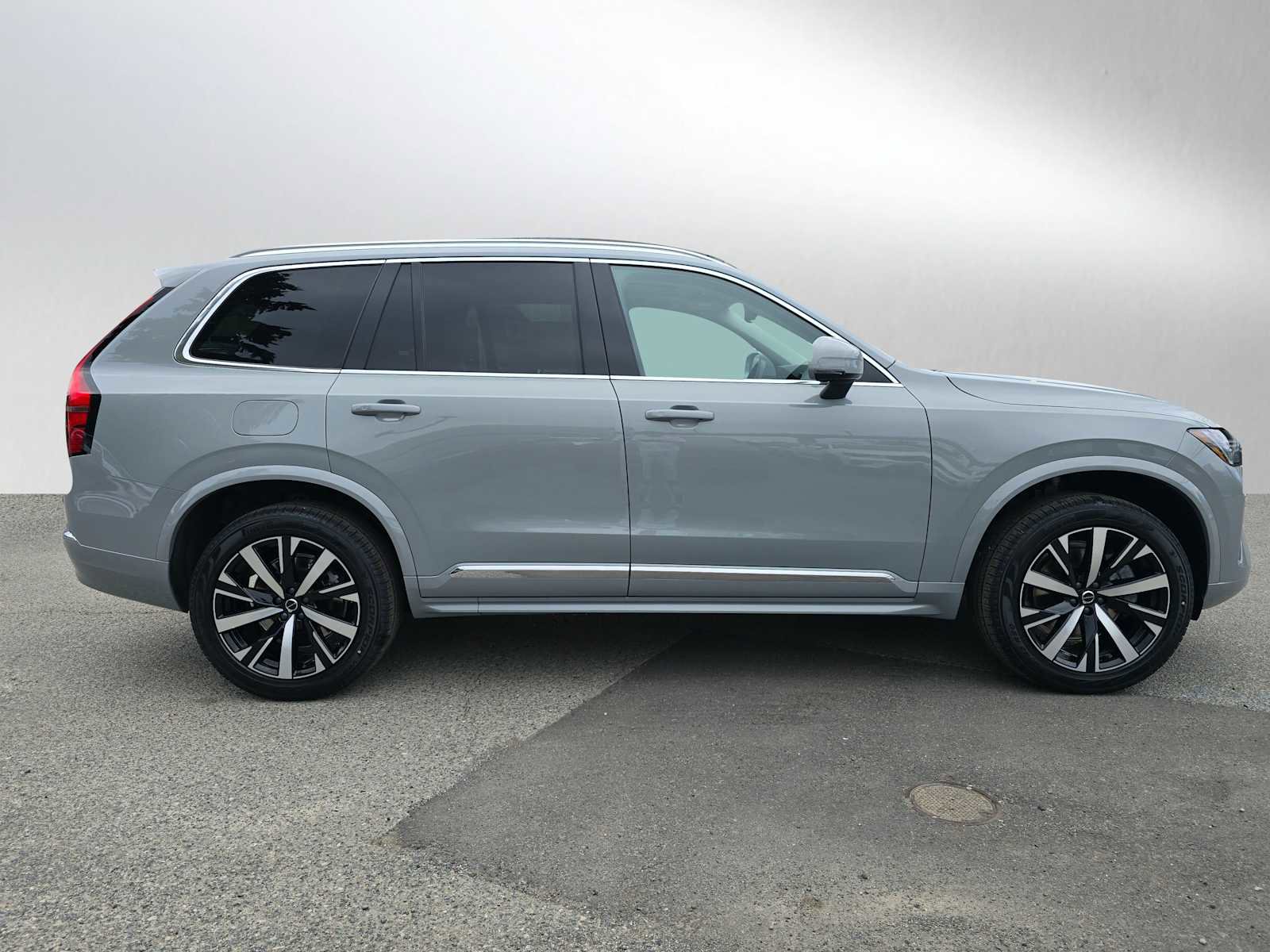 New 2026 Volvo XC90 B5 Core AWD/4WD image 2