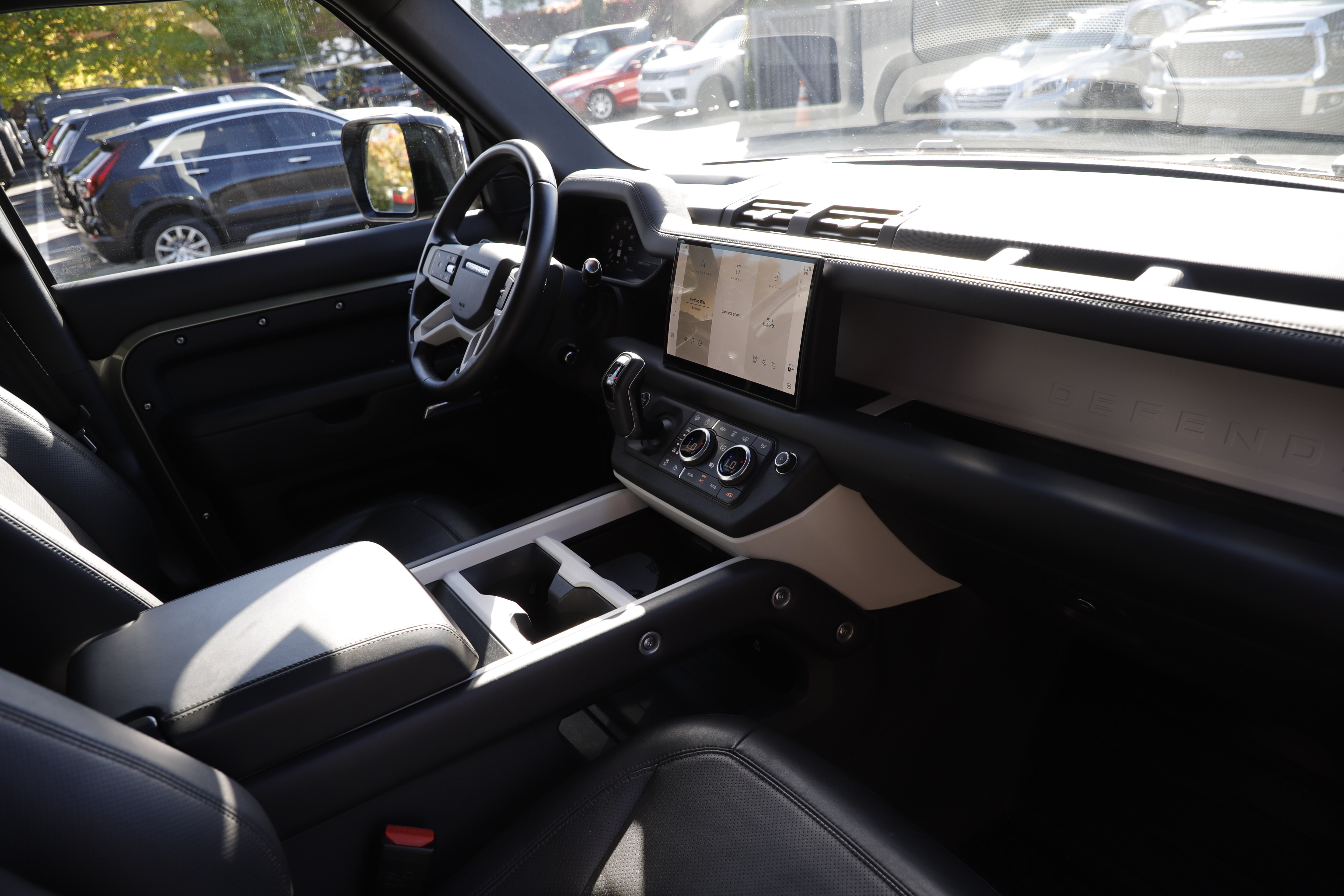 Certified 2025 Land Rover Defender 130 X-Dynamic SE AWD/4WD image 13