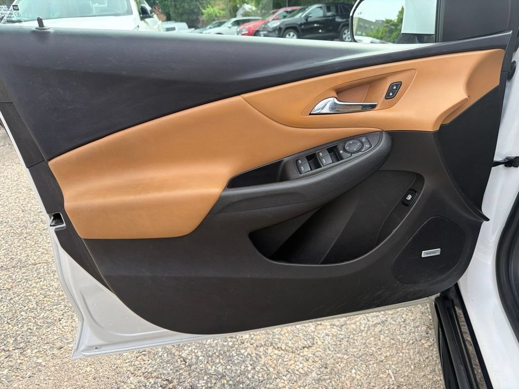 Used 2016 Chevrolet Volt Premier w/ Driver Confidence Package FWD image 12