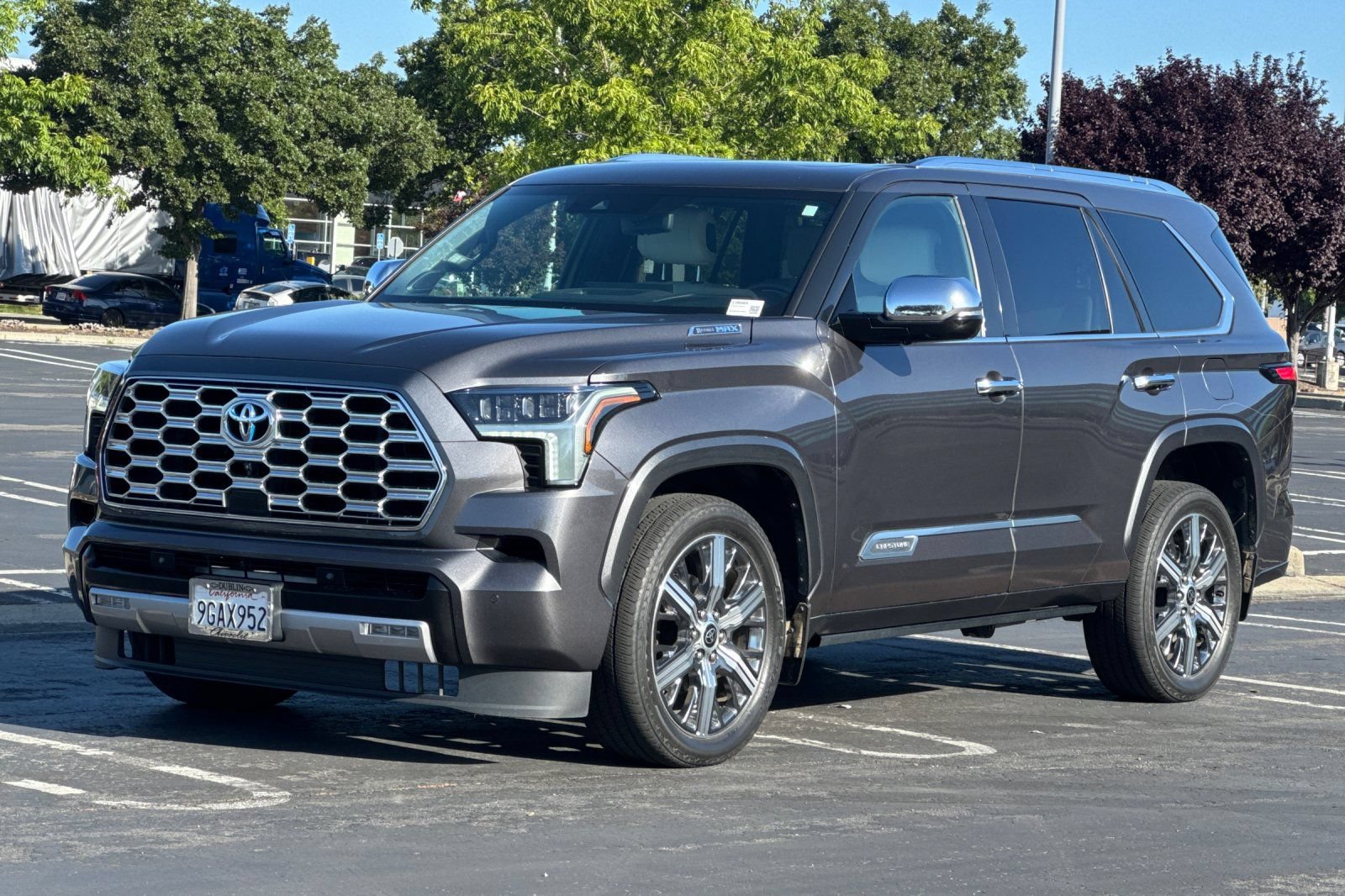 Used 2023 Toyota Sequoia Capstone AWD/4WD image 8
