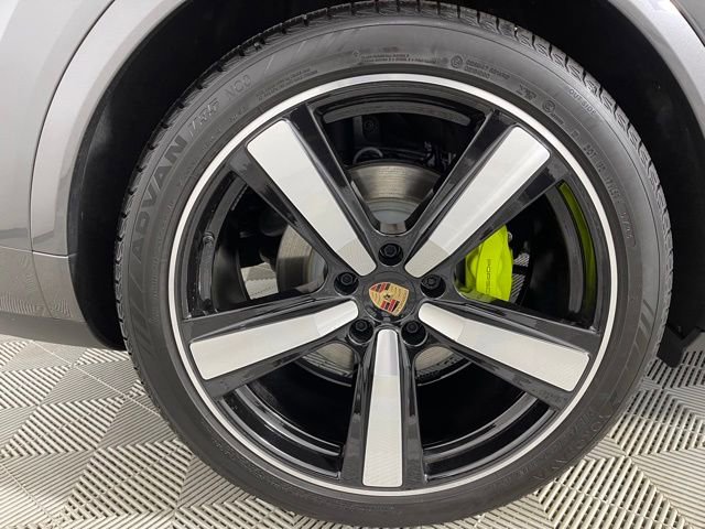 Used 2025 Porsche Cayenne E-Hybrid Coupe image 18