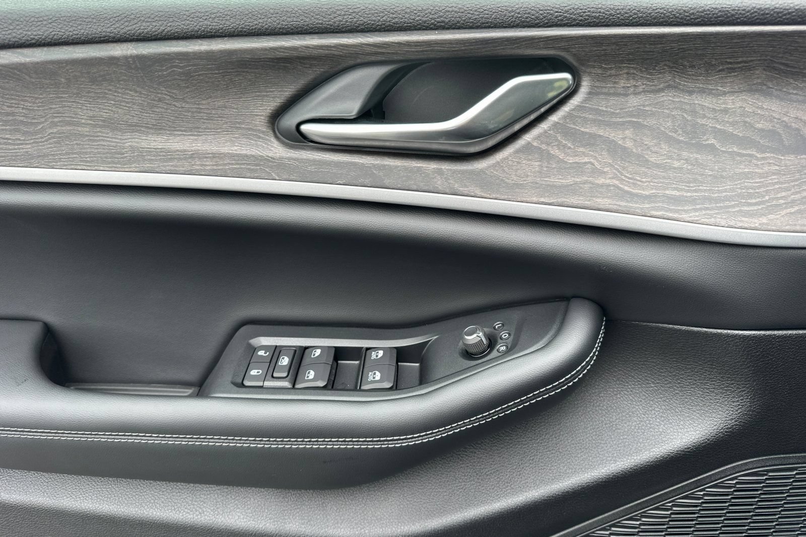 New 2026 Jeep Grand Cherokee Altitude AWD/4WD image 11
