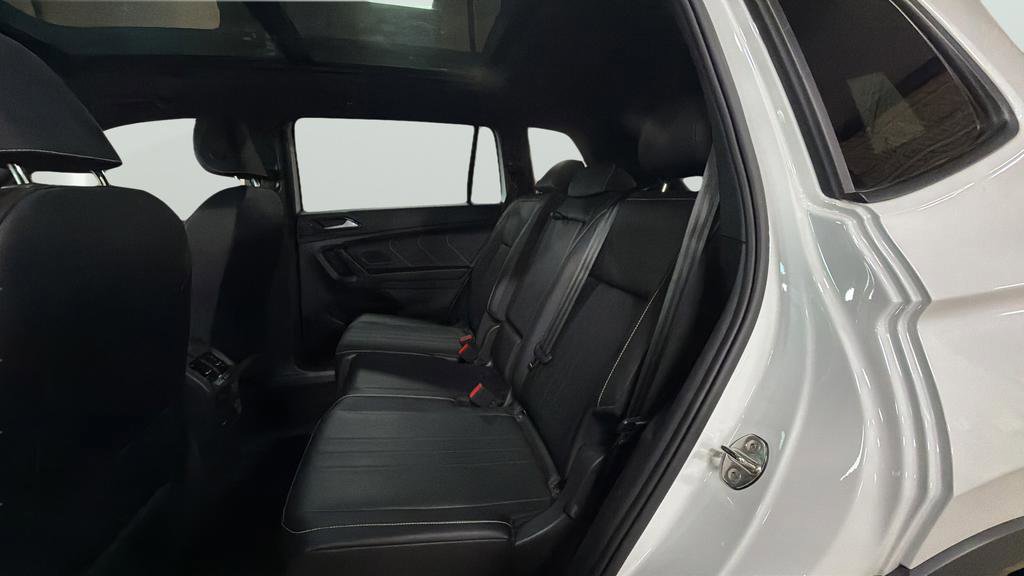 Used 2022 Volkswagen Tiguan SE R-Line image 24