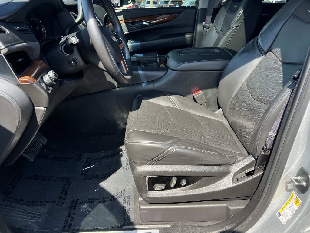 Used 2017 Cadillac Escalade Premium Luxury AWD/4WD image 16