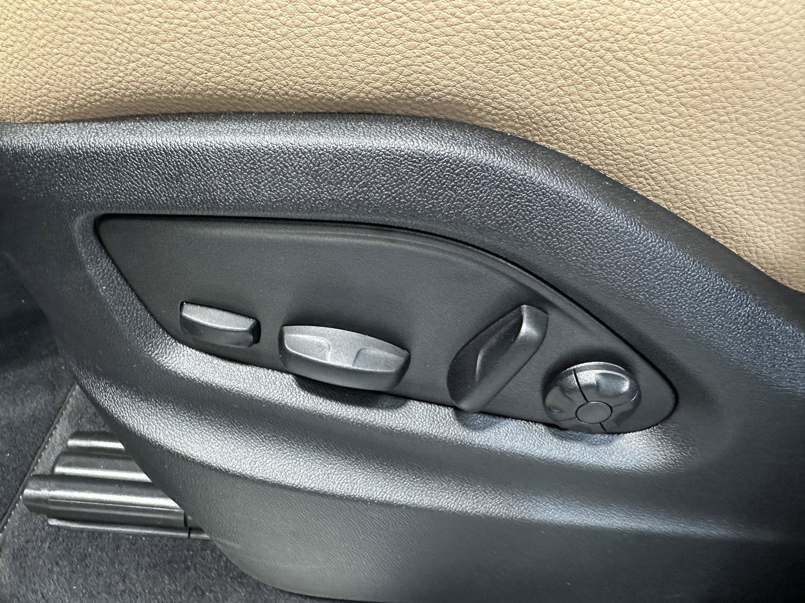 Used 2026 Porsche Cayenne AWD/4WD image 19