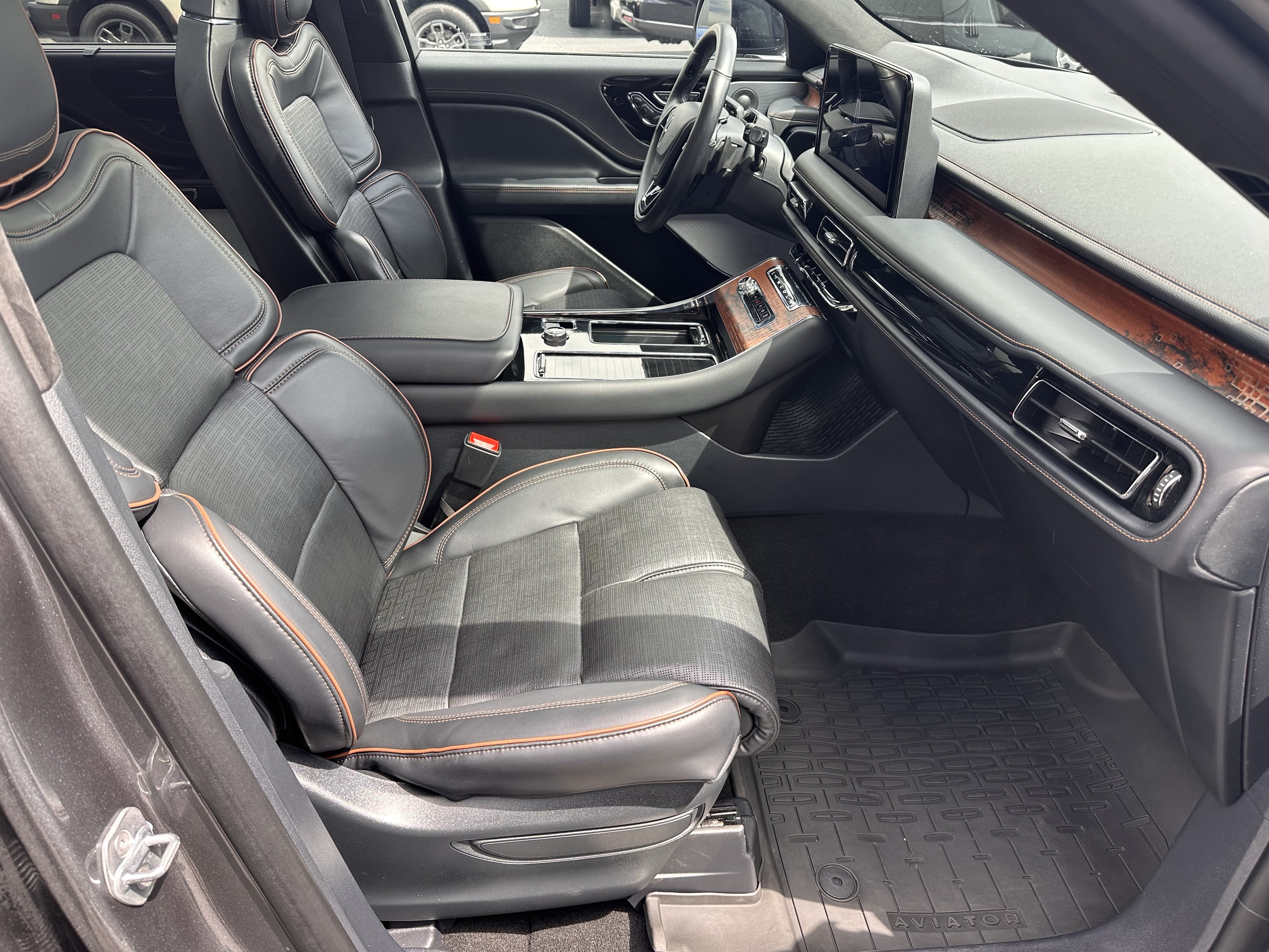 Used 2025 Lincoln Aviator Black Label w/ Jet Appearance Package AWD/4WD image 14