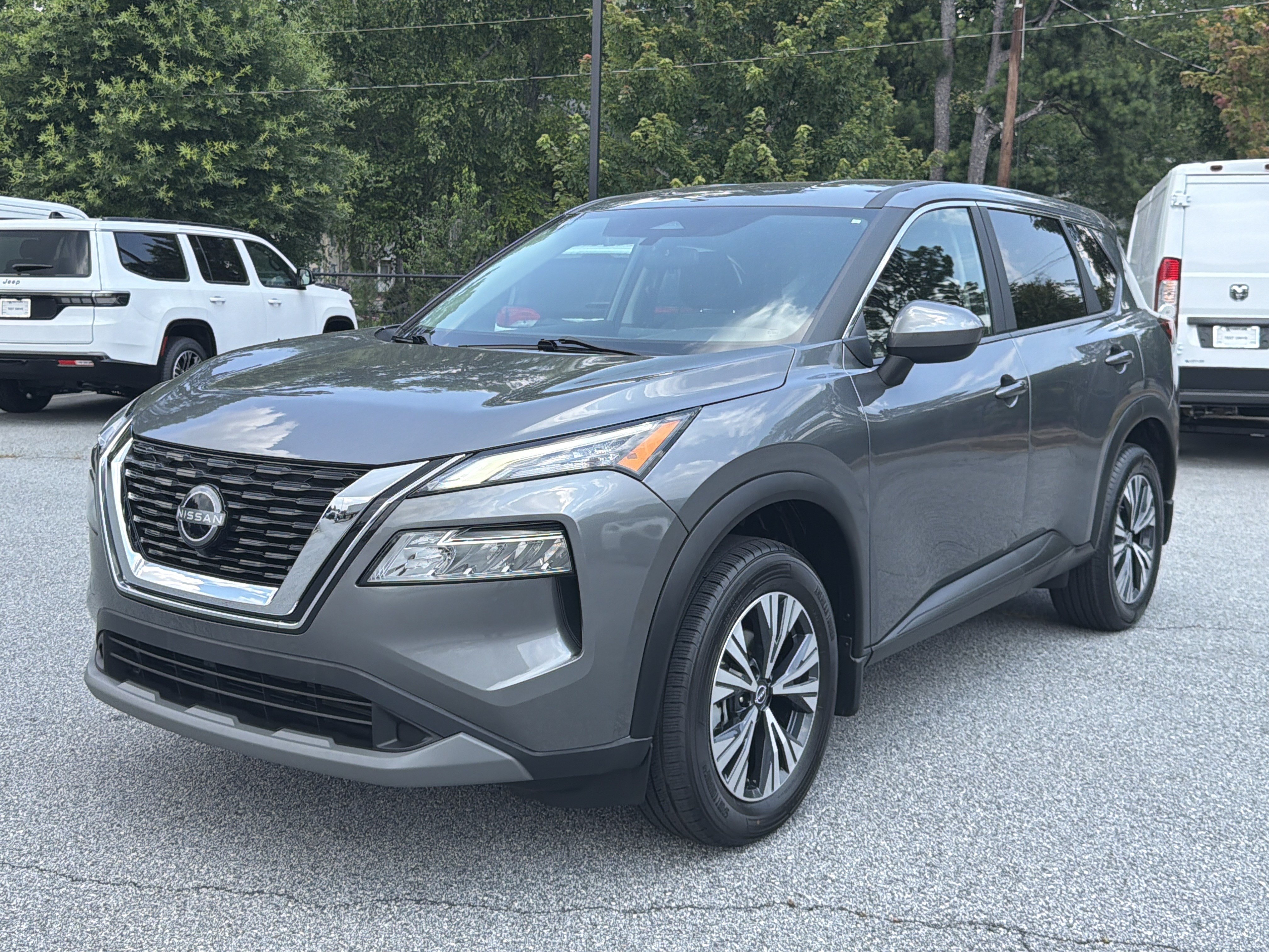 Used 2023 Nissan Rogue SV AWD/4WD image 3
