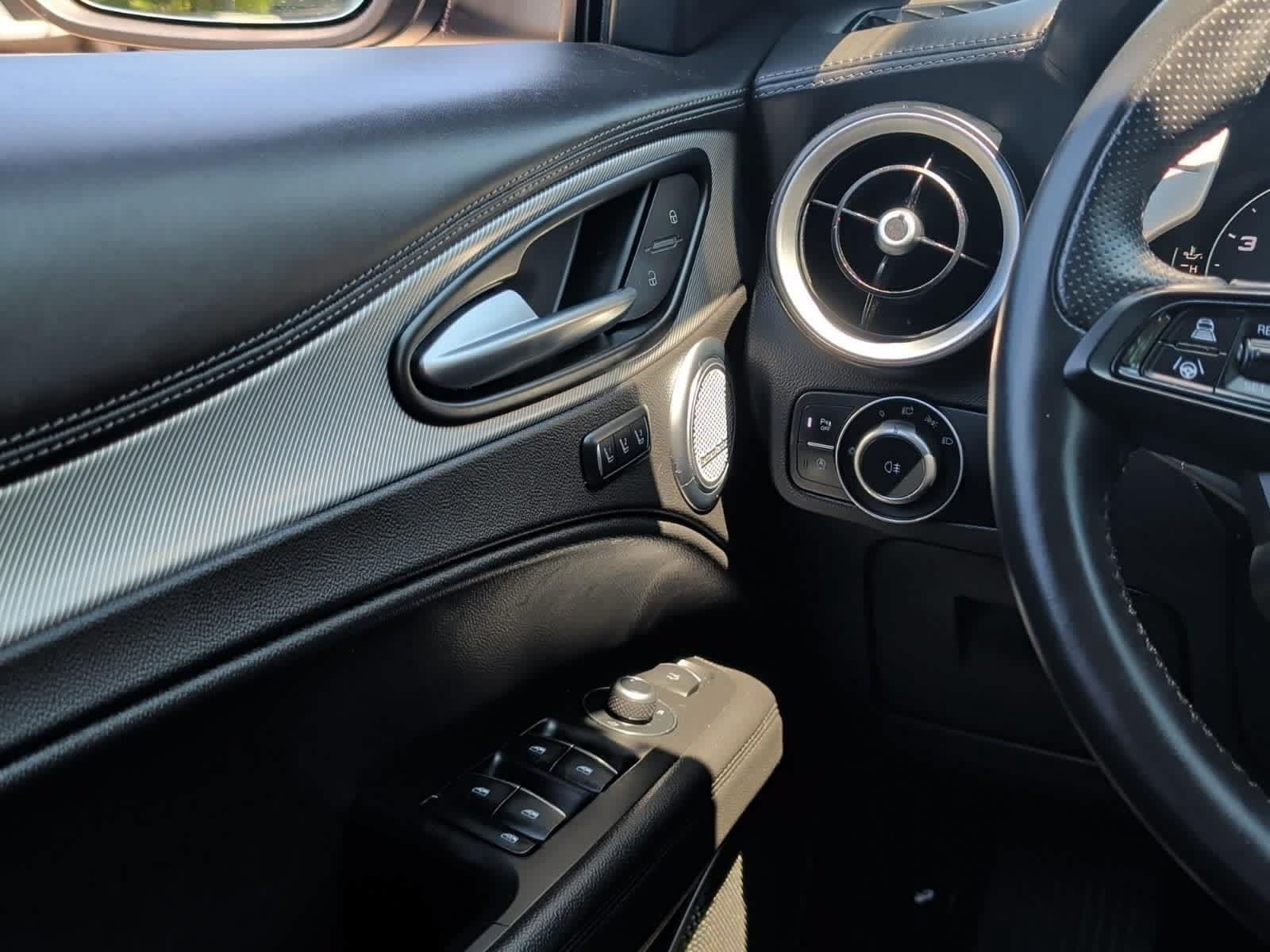 Used 2023 Alfa Romeo Stelvio Veloce AWD/4WD image 21
