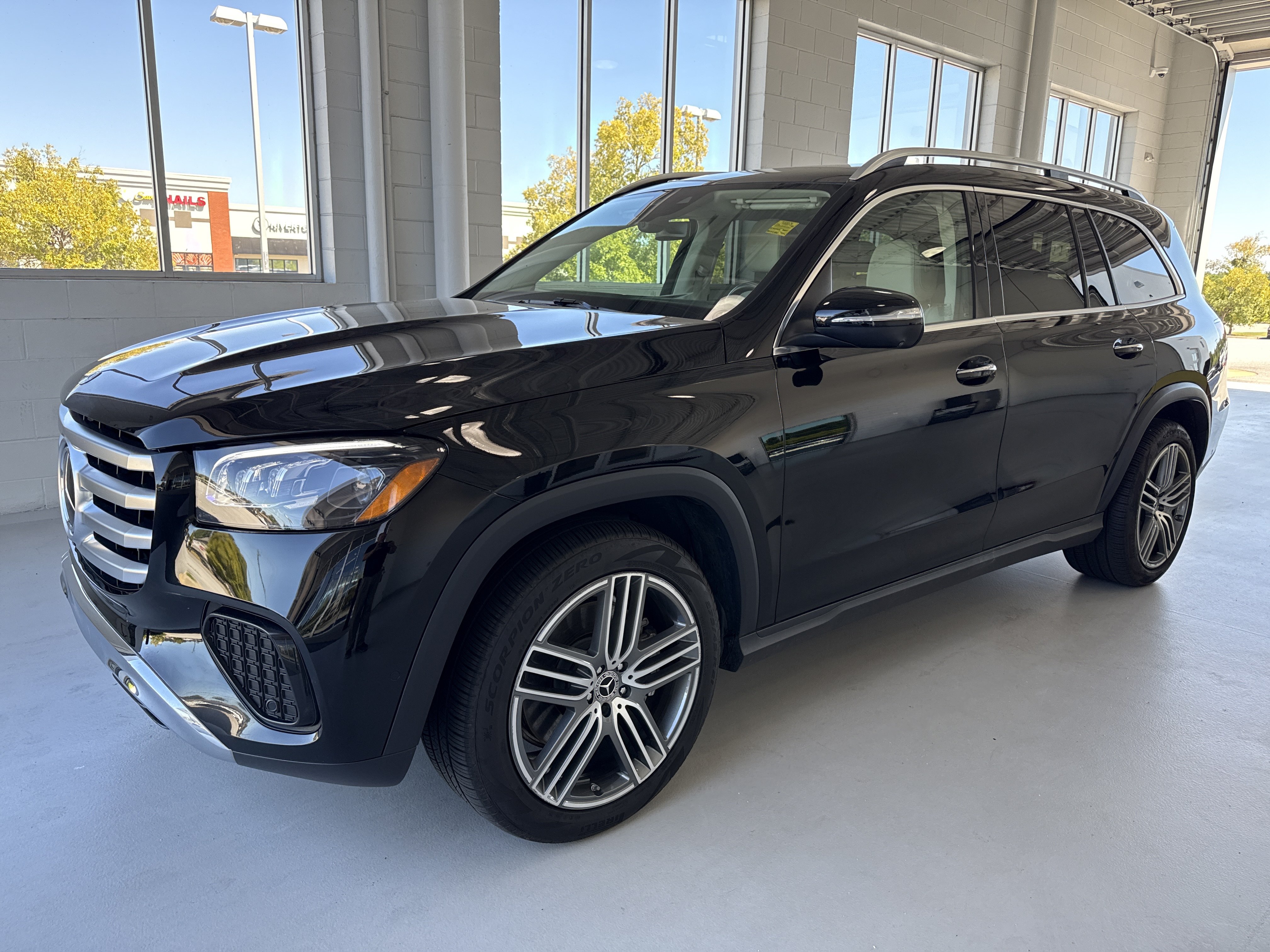 Used 2024 Mercedes-Benz GLS 450 4MATIC image 6