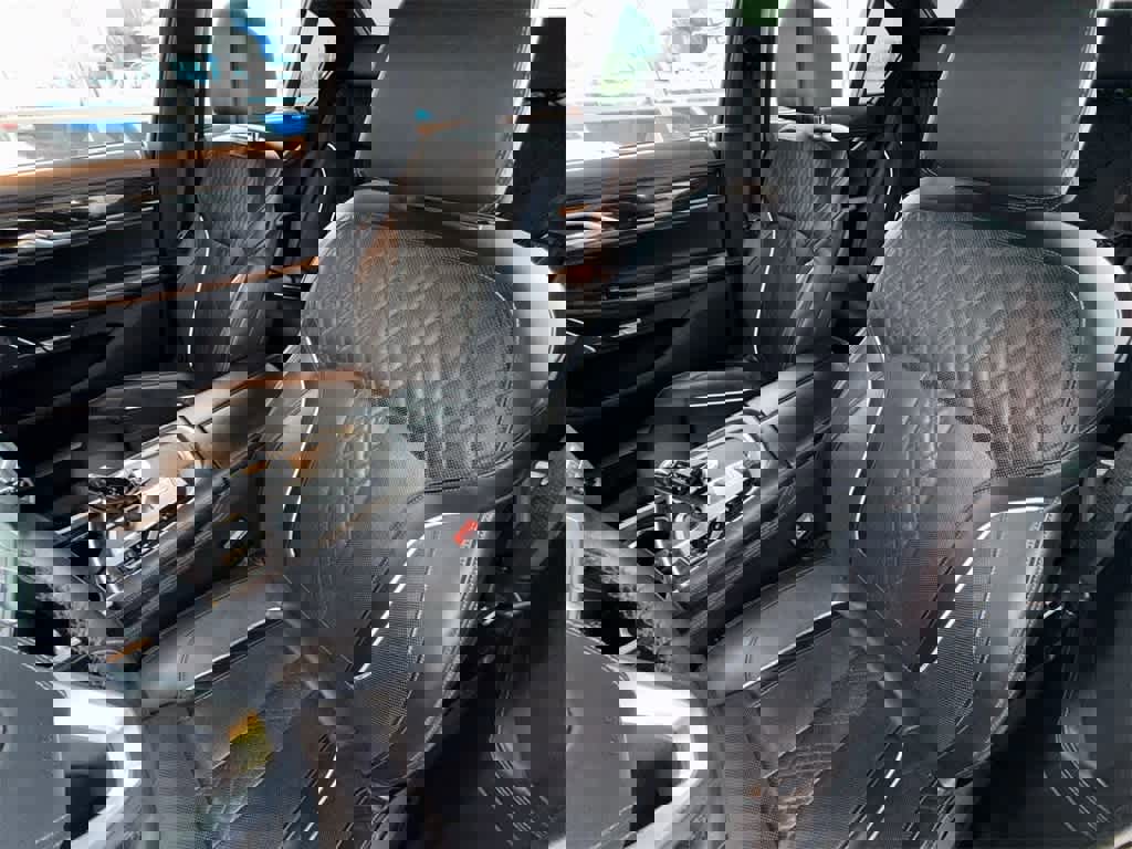 Used 2018 BMW 750i xDrive image 11