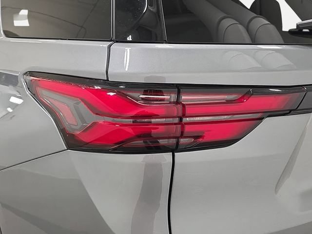 Used 2023 Chevrolet Traverse RS AWD/4WD image 32