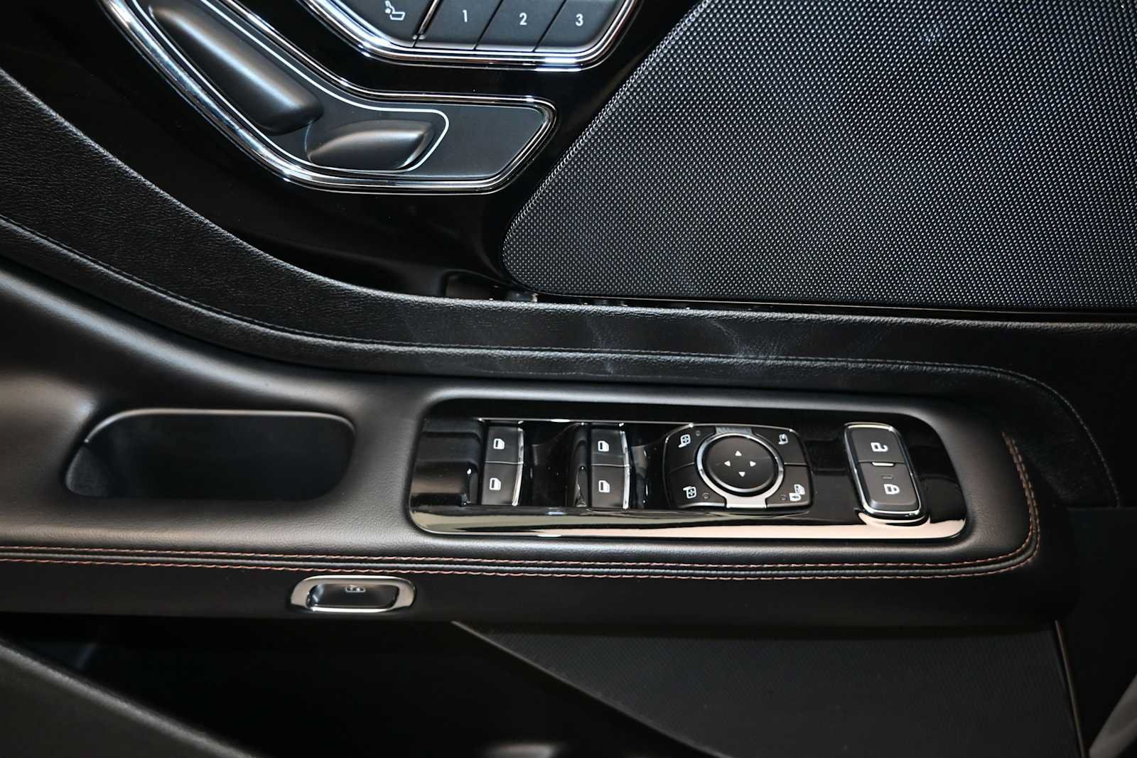 Used 2023 Lincoln Aviator AWD w/ Premium Package image 19
