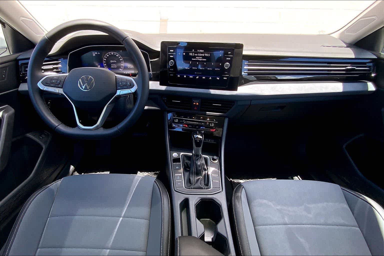 Used 2026 Volkswagen Jetta SE FWD image 10