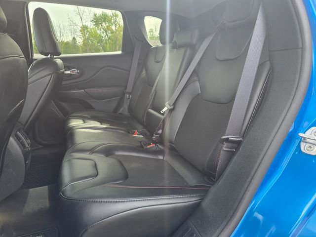 Used 2022 Jeep Cherokee Trailhawk w/ Comfort/Convenience Group AWD/4WD image 12
