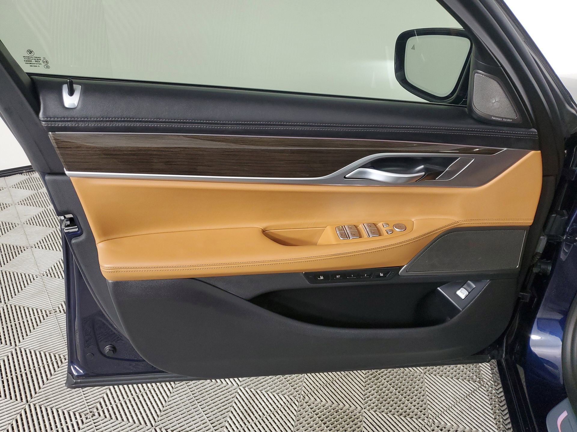 Used 2022 BMW 750i xDrive w/ Executive Package image 22