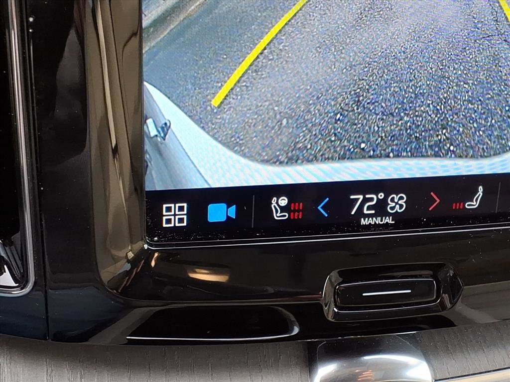 Certified 2023 Volvo XC60 B5 Plus w/ Climate Package image 22