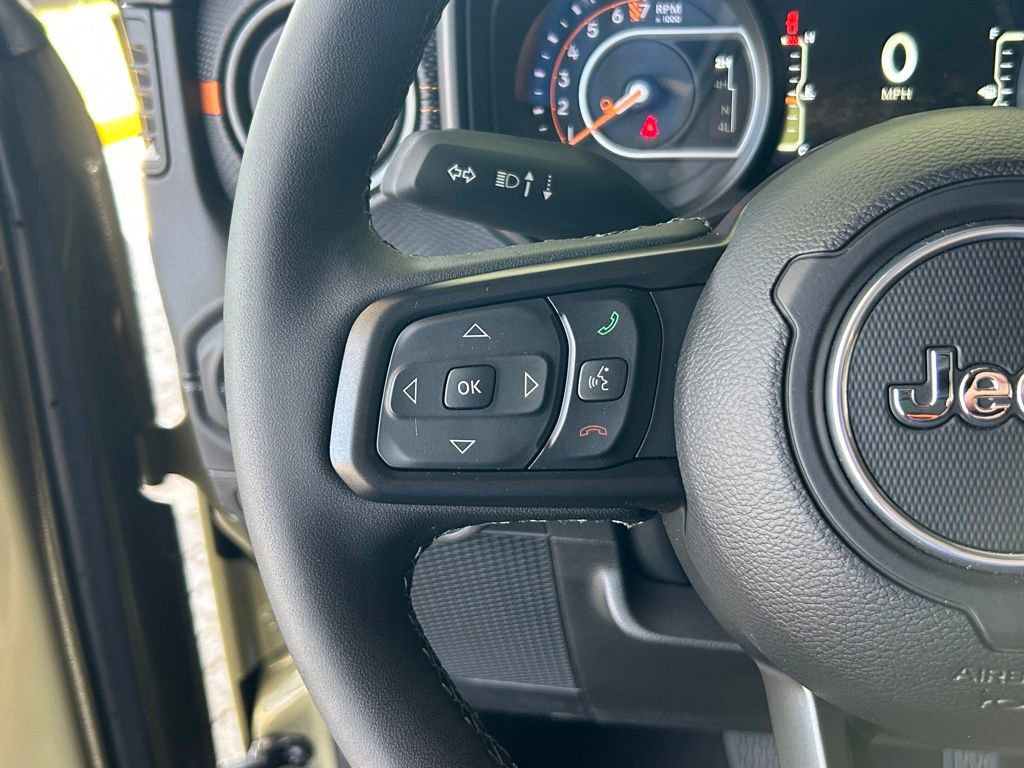 Used 2025 Jeep Gladiator Mojave w/ Safety Group AWD/4WD image 40