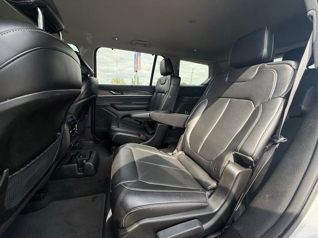 Used 2023 Jeep Grand Cherokee L Limited w/ Luxury Tech Group II AWD/4WD image 23