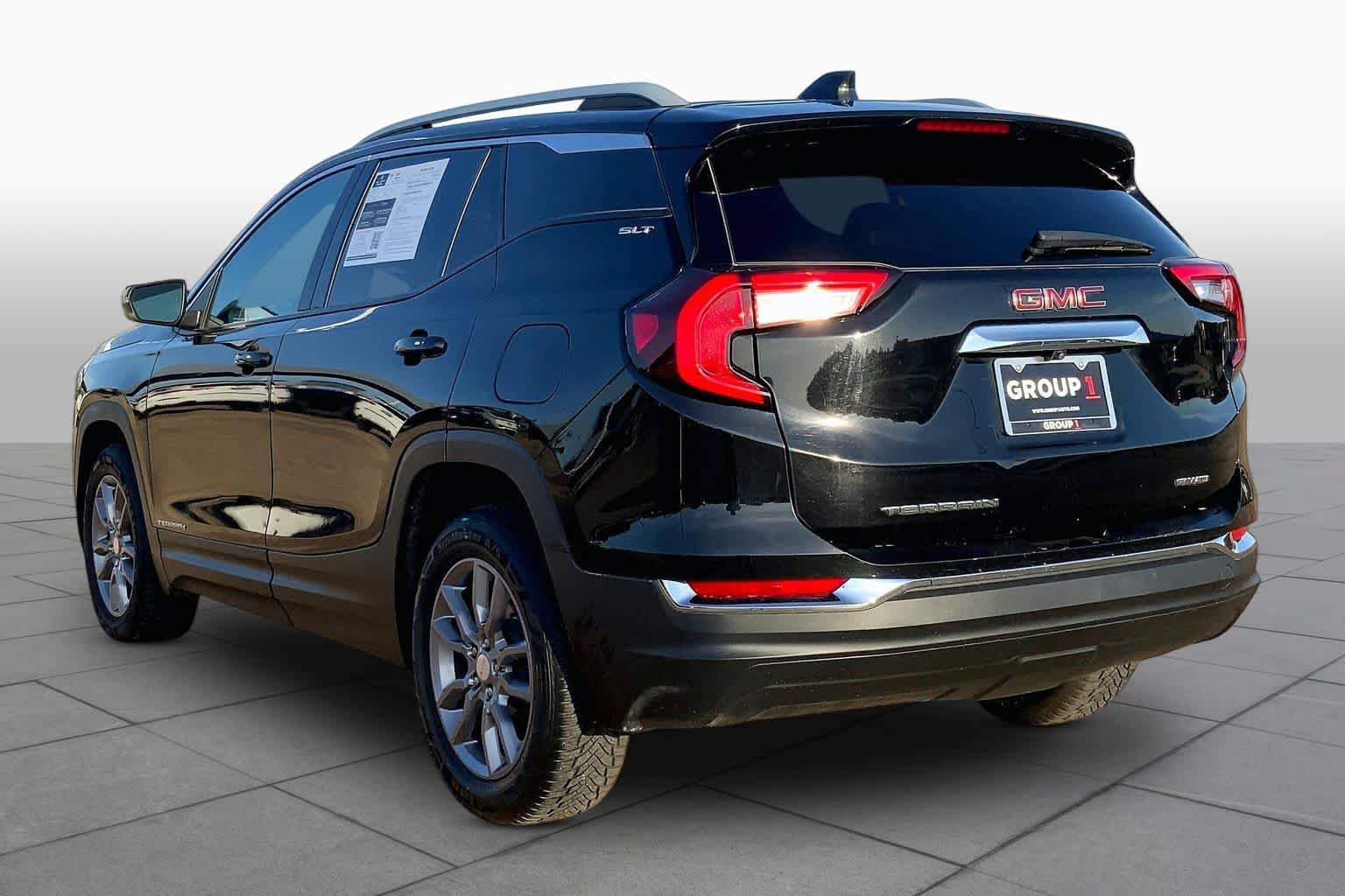 Used 2024 GMC Terrain SLT AWD/4WD image 11