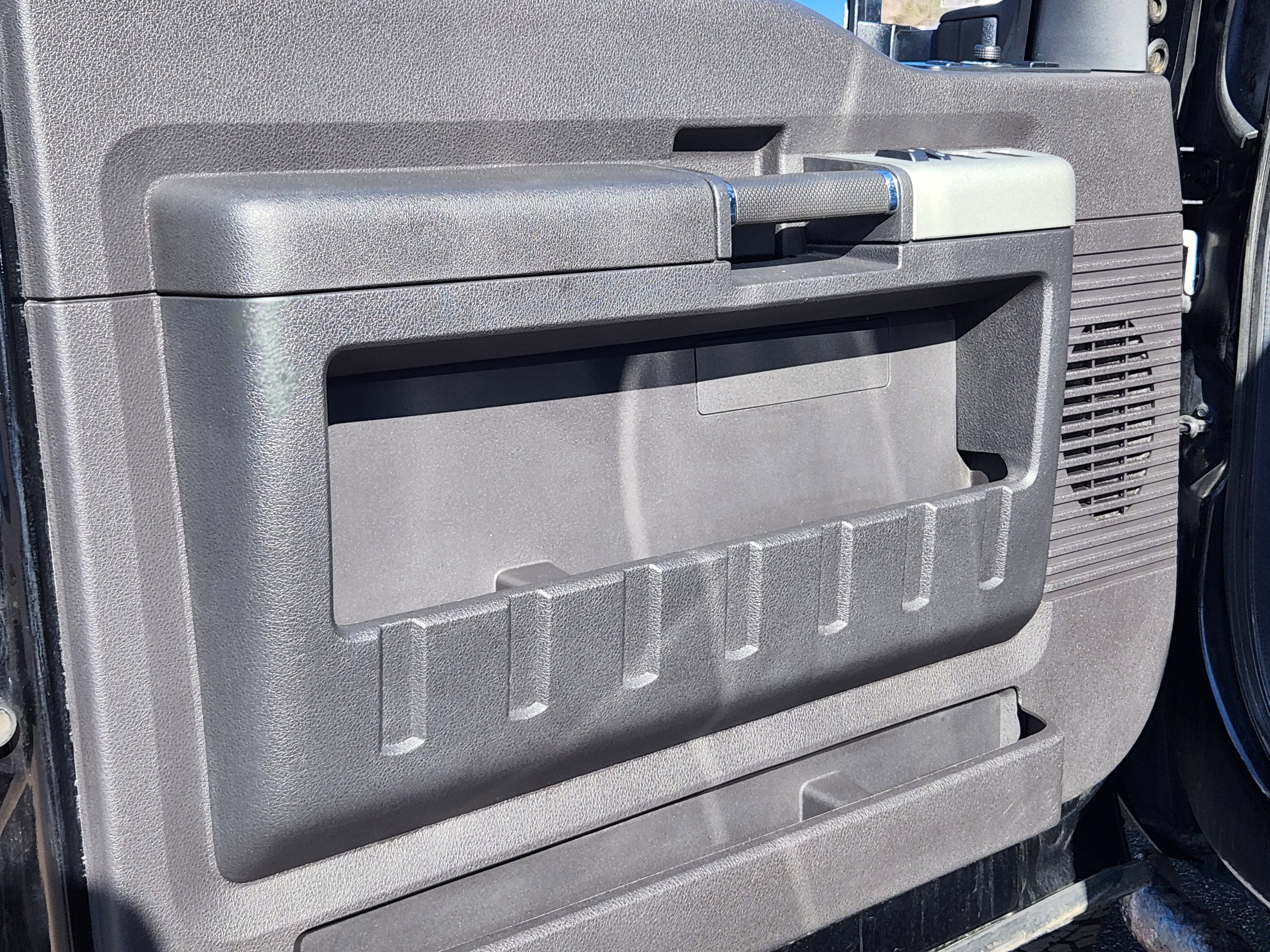 Used 2016 Ford F350 Lariat image 16