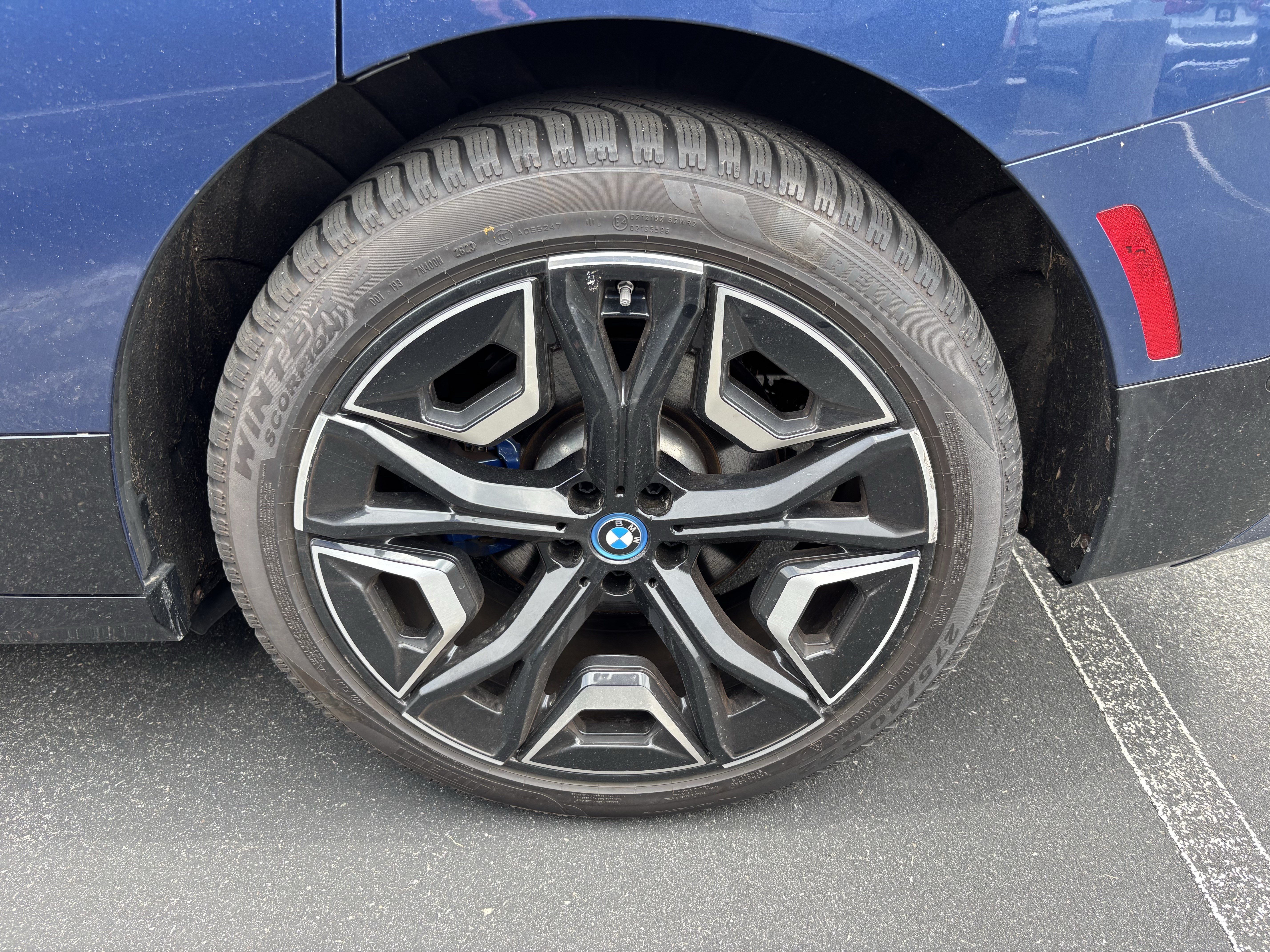 Certified 2024 BMW iX xDrive50 w/ Premium Package AWD/4WD image 33