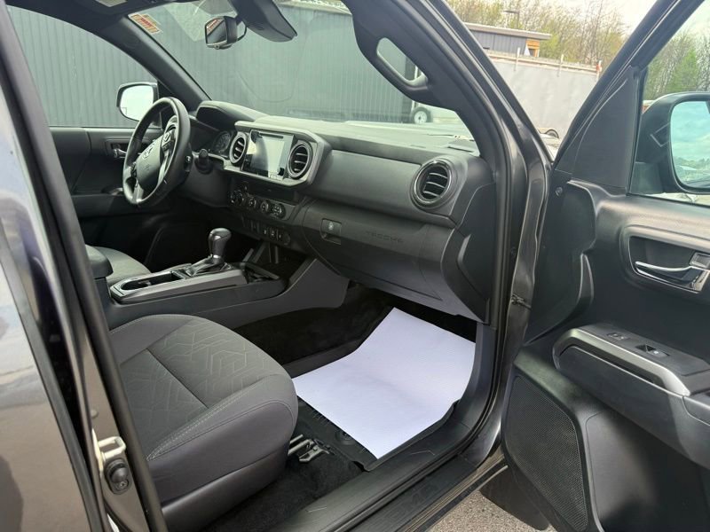 Used 2019 Toyota Tacoma TRD Sport image 15