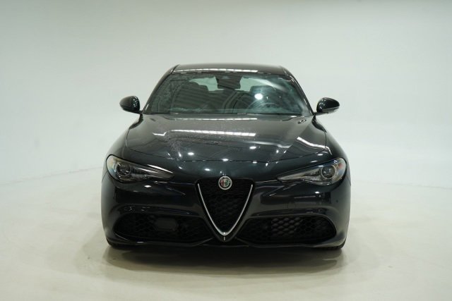 Used 2022 Alfa Romeo Giulia Ti image 2