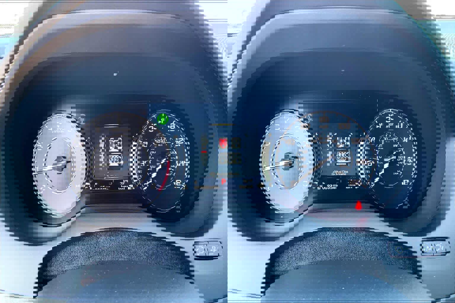 Used 2025 Acura RDX SH-AWD image 25