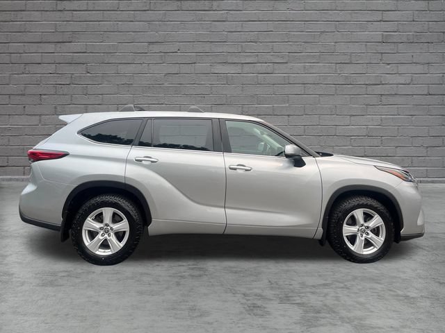 Used 2023 Toyota Highlander LE FWD image 8