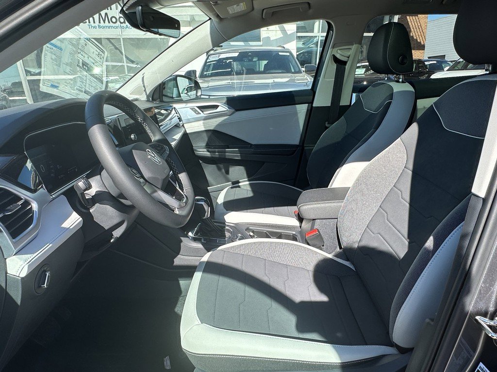 New 2025 Volkswagen Taos SE image 16