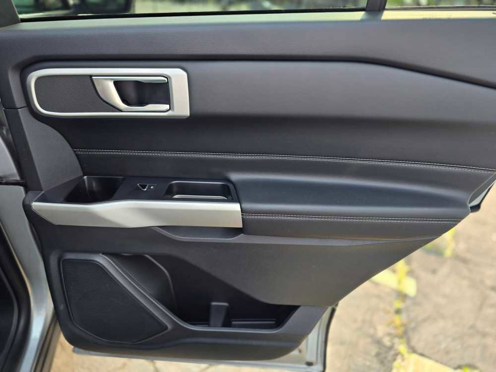 Used 2022 Ford Explorer XLT w/ Equipment Group 202A image 27