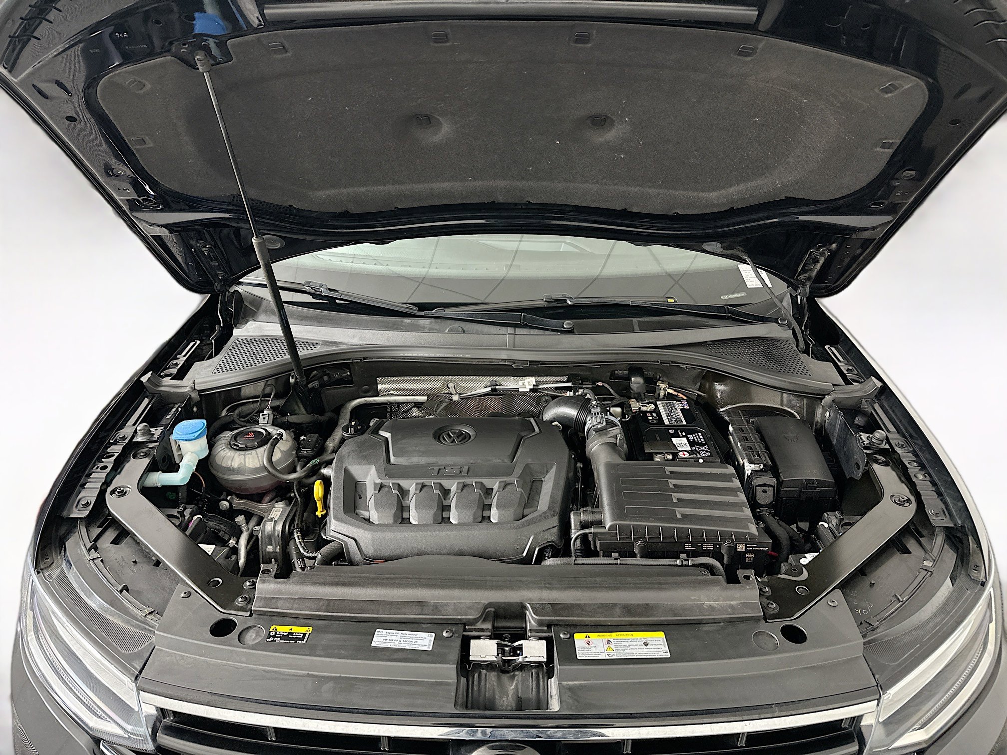 Used 2022 Volkswagen Tiguan SE R-Line image 35