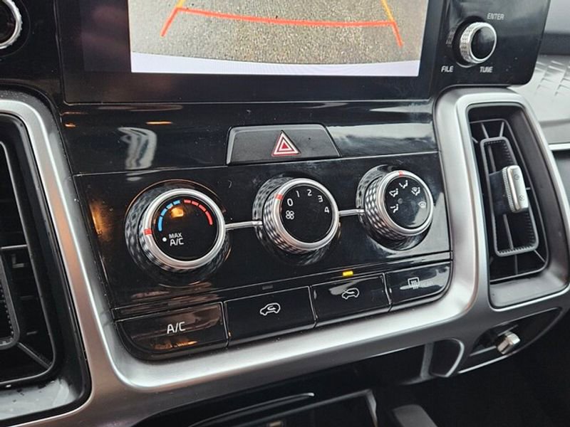 Used 2023 Kia Sorento LX image 22