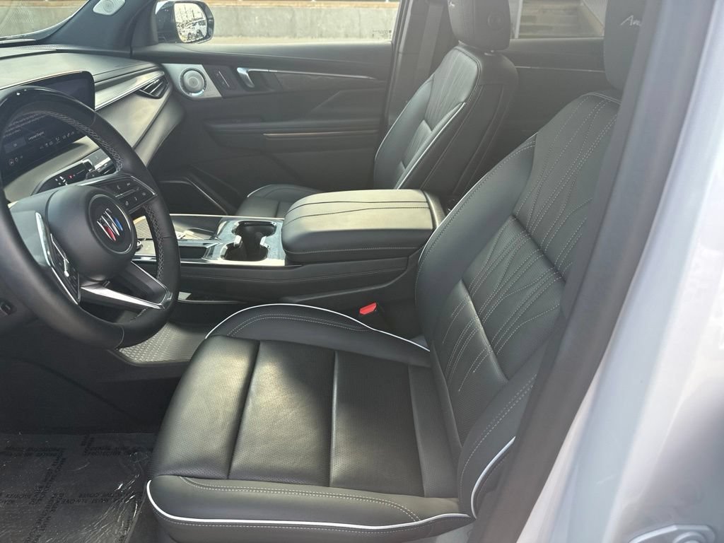 Used 2025 Buick Enclave Avenir AWD/4WD image 3