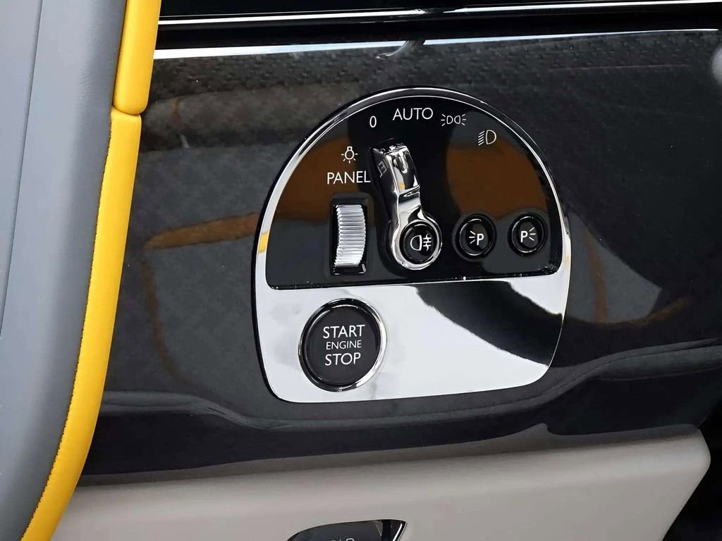 New 2025 Rolls-Royce Cullinan Black Badge image 17