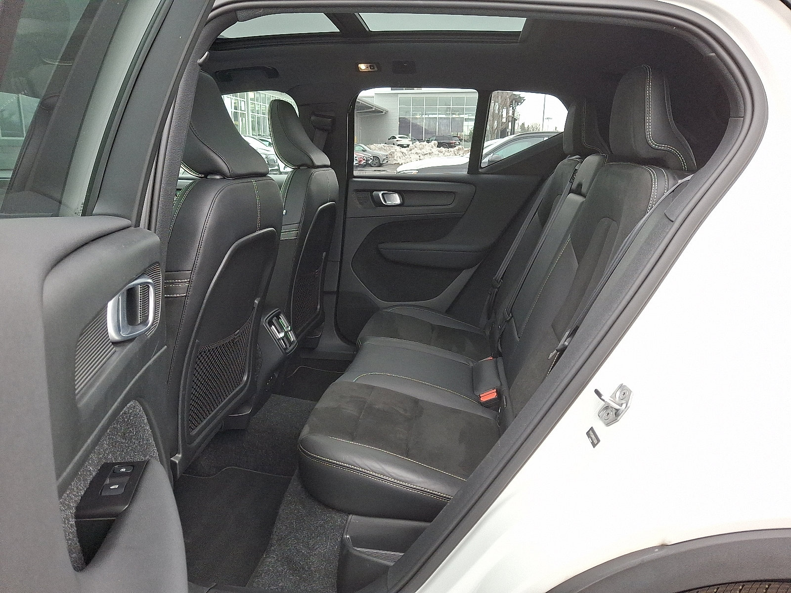 Used 2021 Volvo XC40 T5 R-Design w/ Climate Package image 10