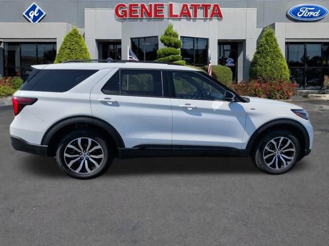 Used 2025 Ford Explorer ST-Line image 9