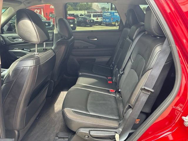 Used 2024 Nissan Pathfinder SL FWD image 15