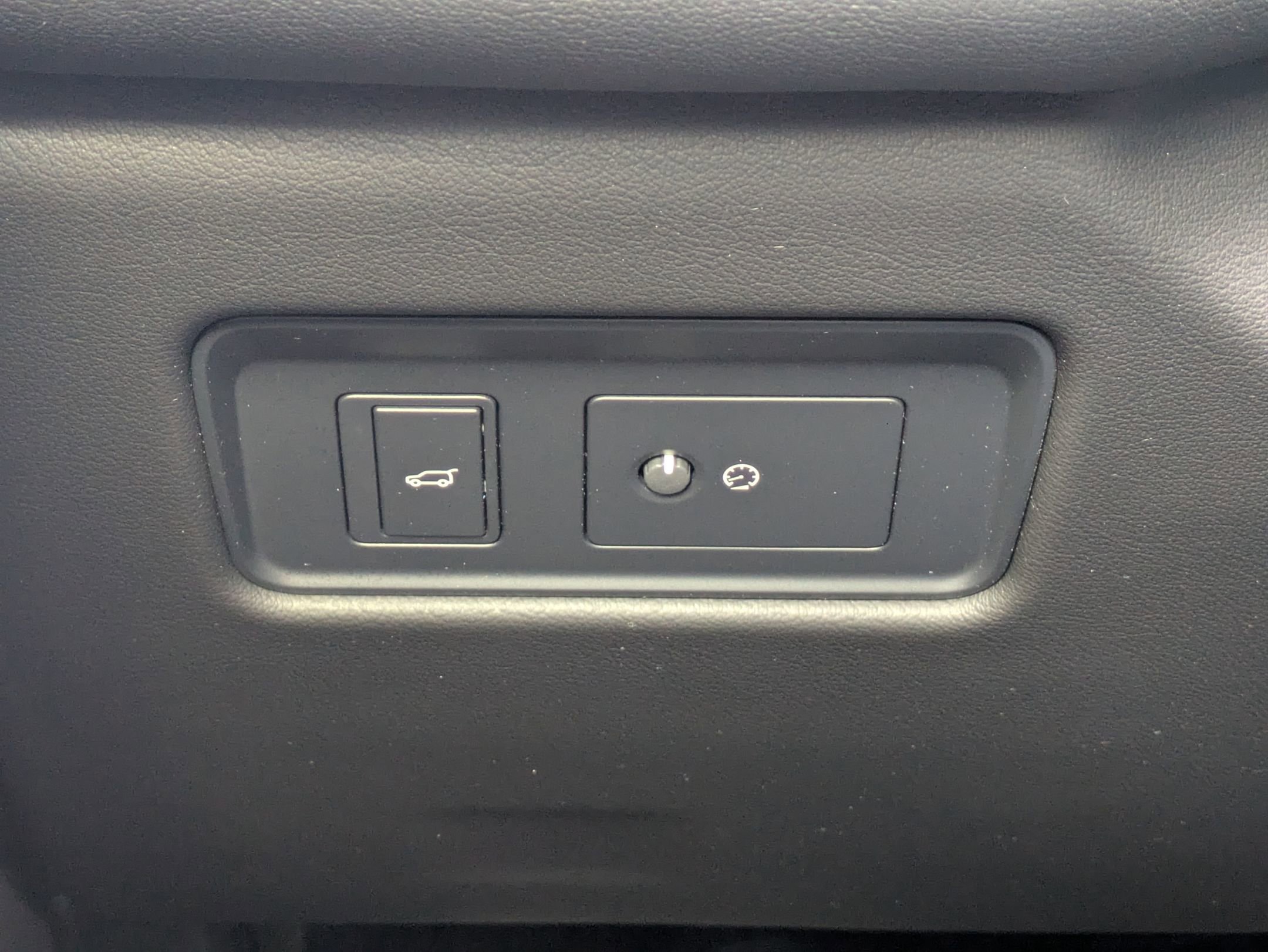 Used 2026 Jaguar F-PACE R-Dynamic S image 18