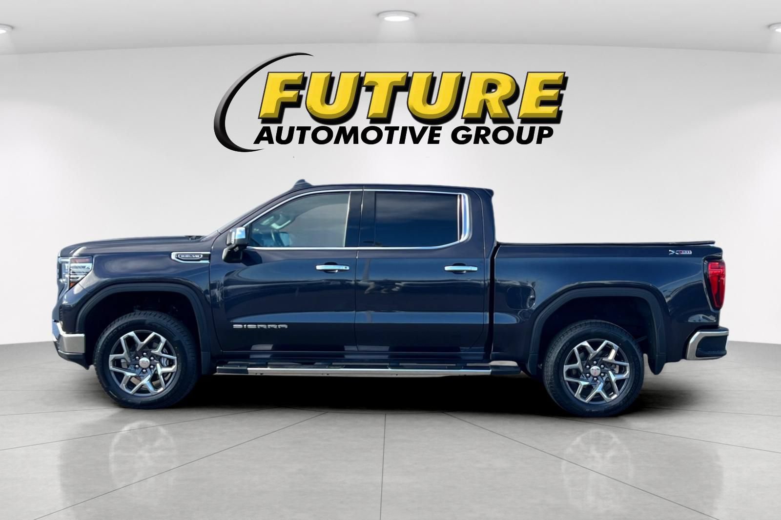 Used 2023 GMC Sierra 1500 SLT w/ SLT Premium Package AWD/4WD image 7