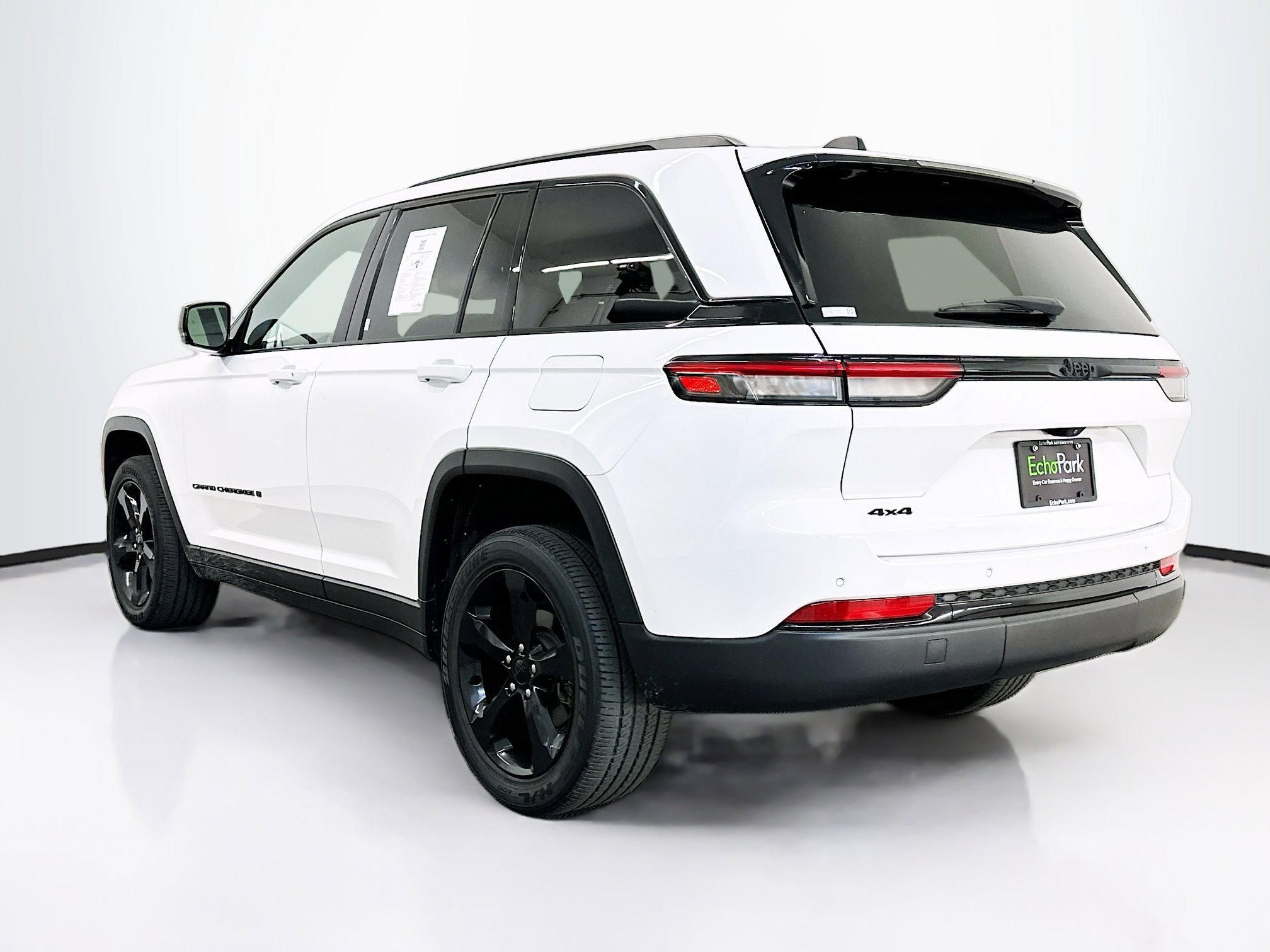 Used 2023 Jeep Grand Cherokee Altitude image 5