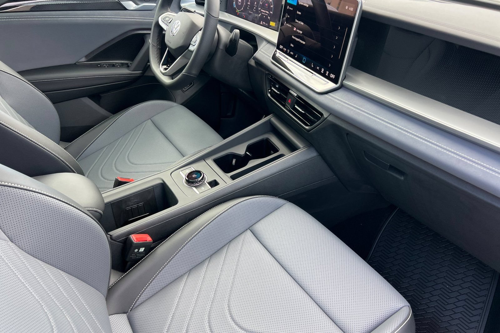 New 2026 Volkswagen Tiguan SE R-Line AWD/4WD image 16