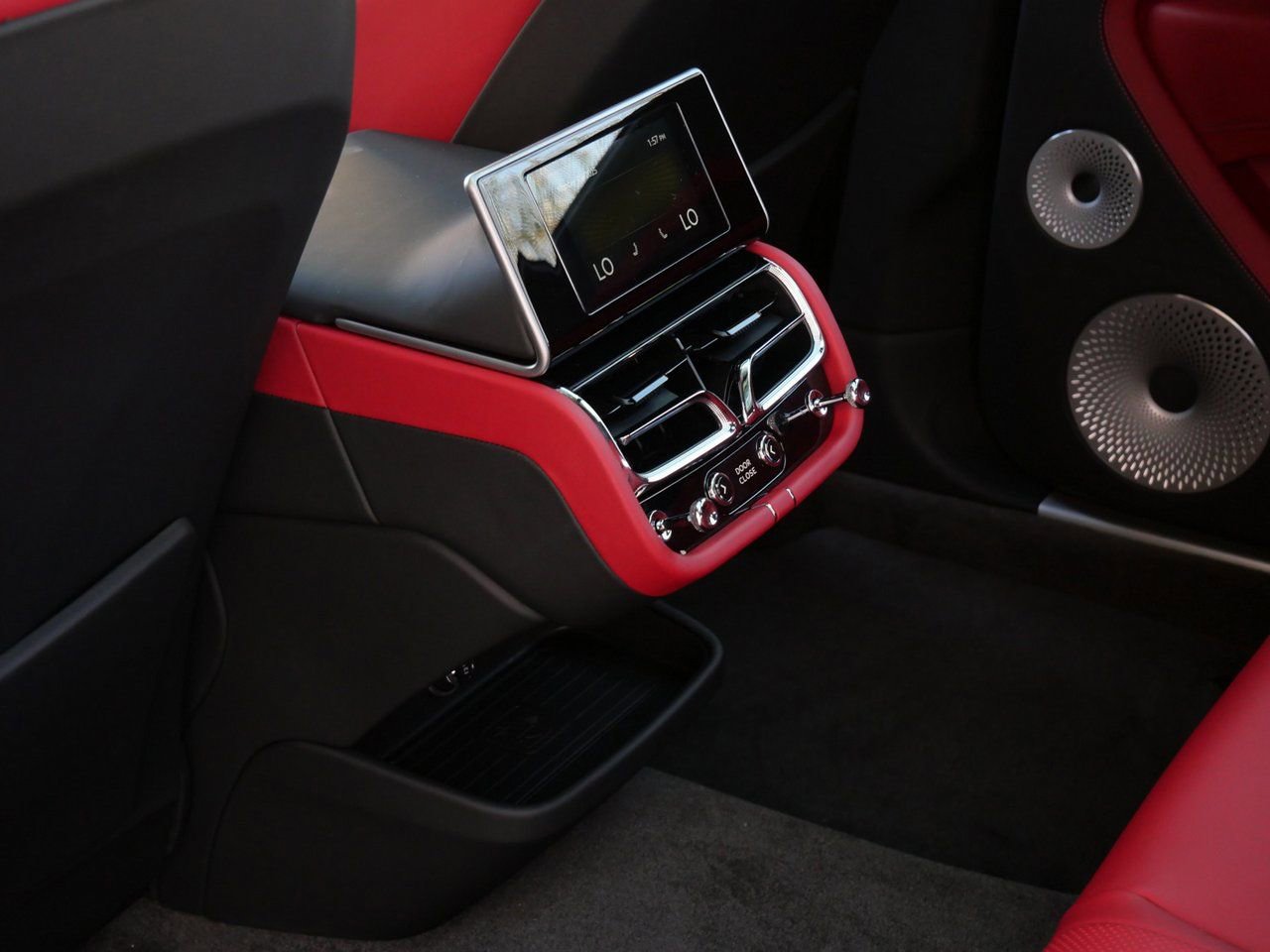 Used 2025 Bentley Bentayga Extended Wheelbase image 21