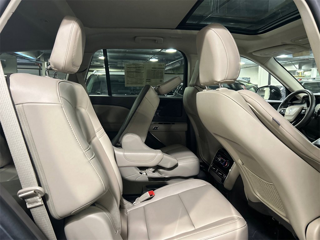 Used 2022 Lincoln Aviator AWD w/ Premium Package image 23