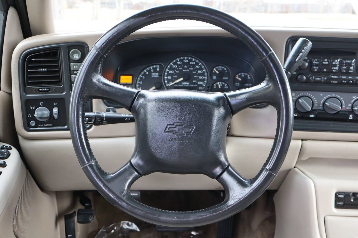 Used 2002 Chevrolet Suburban 2500 LT image 18