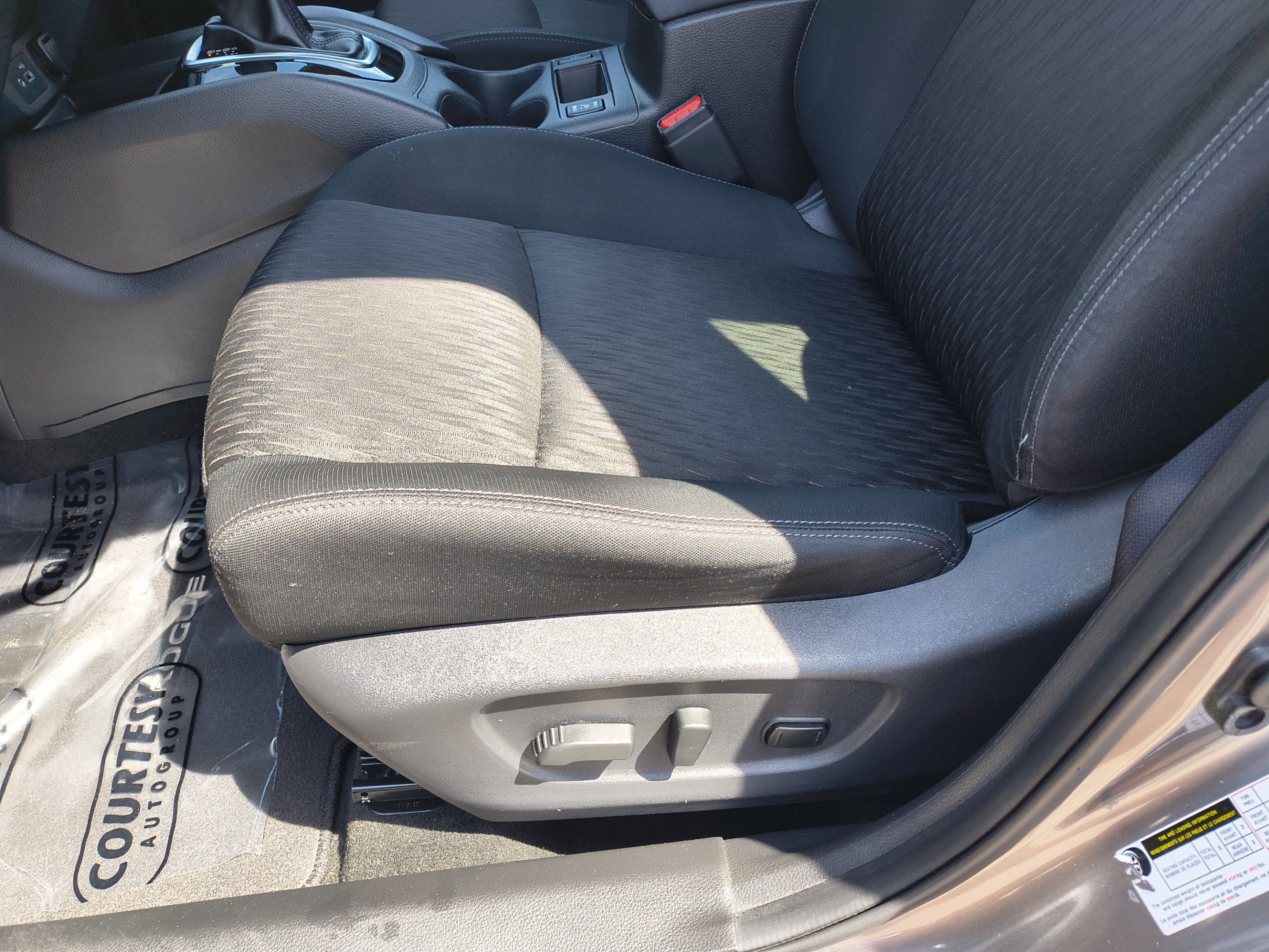Used 2018 Nissan Rogue SV FWD image 21