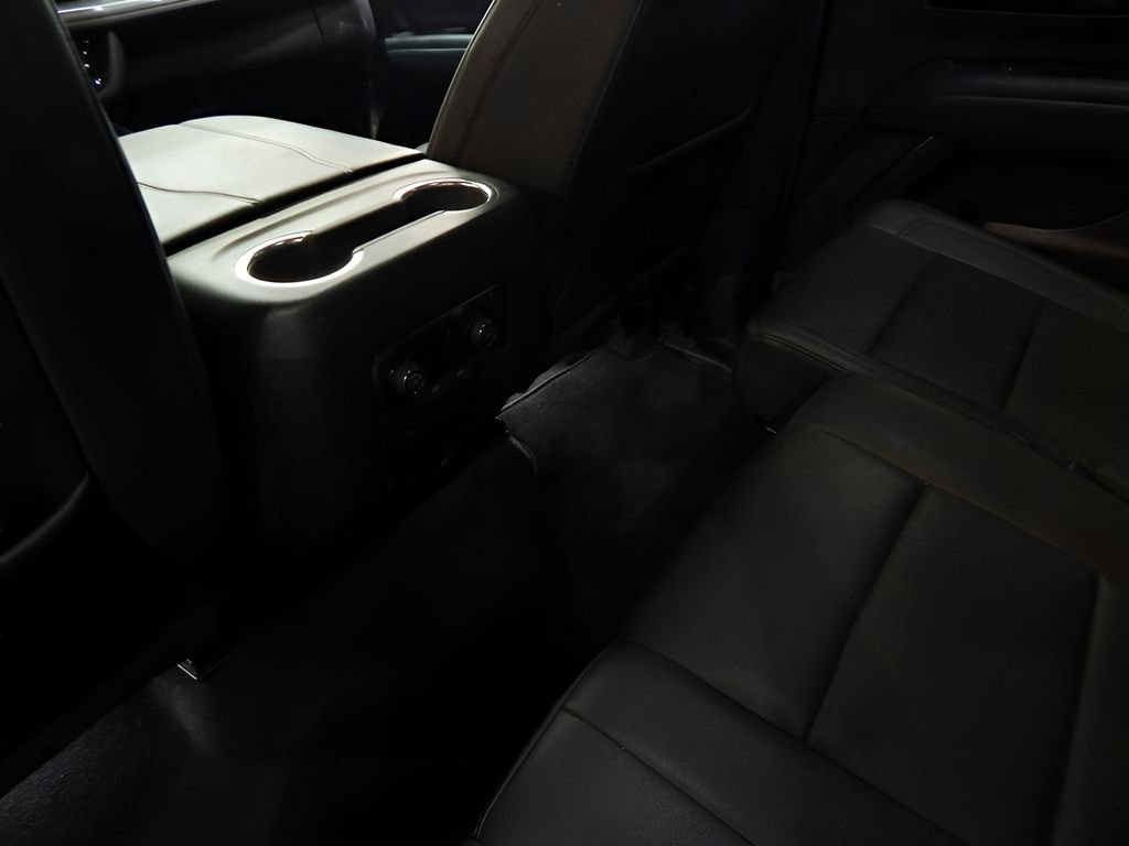 Used 2025 Chevrolet Suburban Z71 AWD/4WD image 31