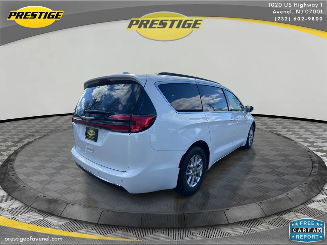 Used 2022 Chrysler Pacifica Touring-L image 5
