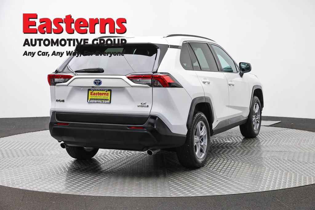 Used 2022 Toyota RAV4 LE AWD/4WD image 5