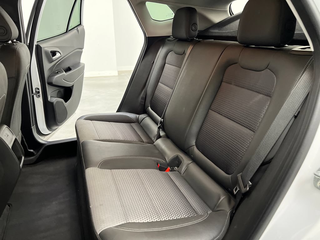 Used 2025 Chevrolet Trax LT FWD image 16